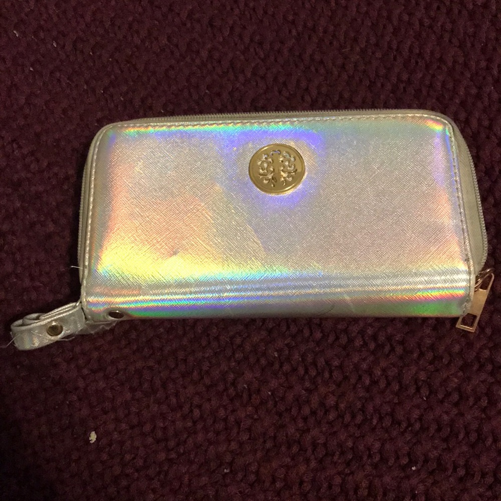 Holographic wallet